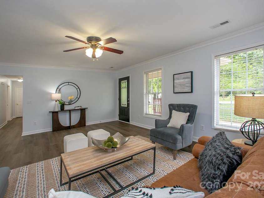 1610 Ford Street, Charlotte, NC 28216.  MLS# CAR4257993, YatesRealty ID 14930. Your new great room is ginormous -- 20'2