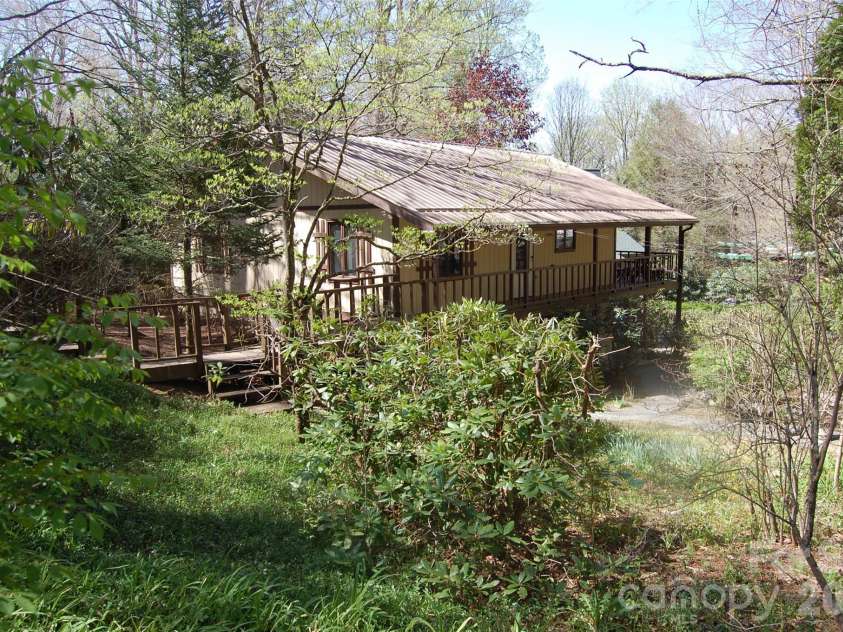 61 Dew Drop Loop, Newland, NC 28657.  MLS# CAR4374054, YatesRealty ID 14930. 