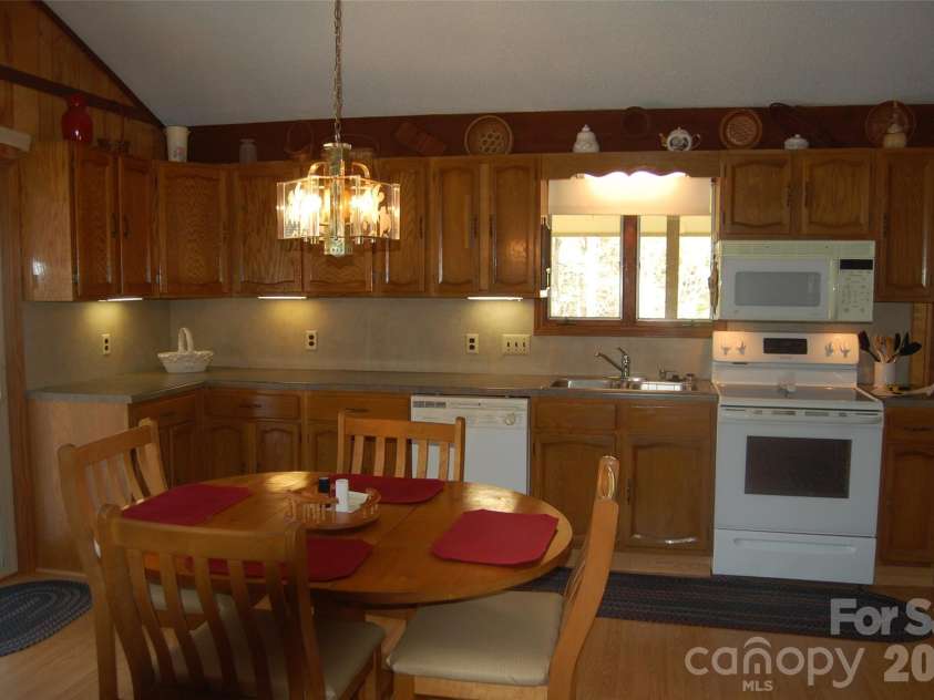 61 Dew Drop Loop, Newland, NC 28657.  MLS# CAR4374054, YatesRealty ID 14930. 