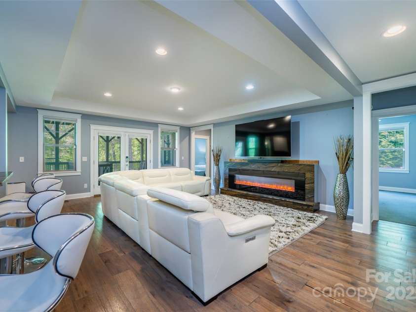 20 Angler Trail, Asheville, NC 28803.  MLS# CAR4258628, YatesRealty ID 14933. 