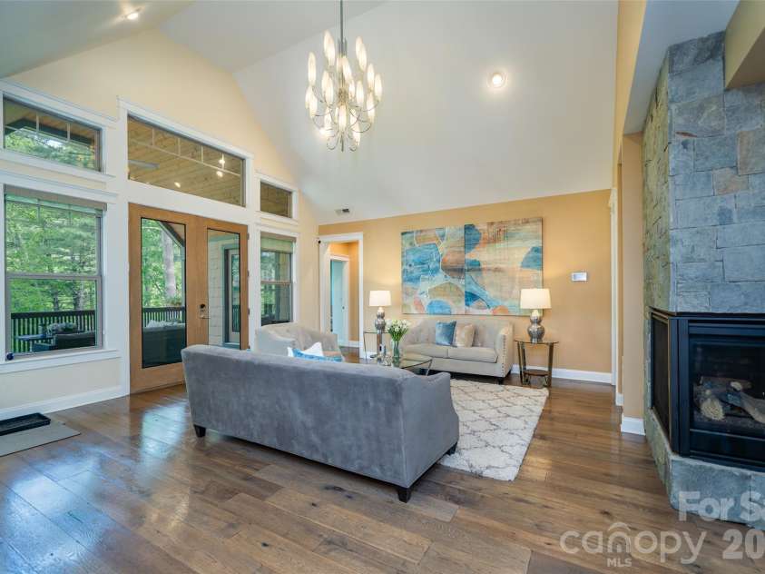 20 Angler Trail, Asheville, NC 28803.  MLS# CAR4258628, YatesRealty ID 14933. 