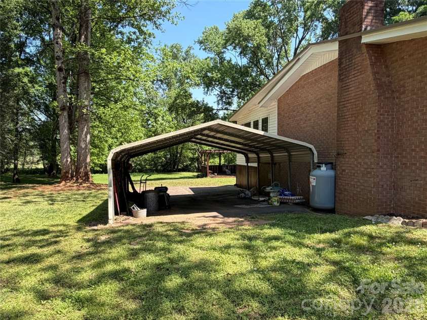 1044 Meadowbrook Lane, Newton, NC 28658.  MLS# CAR4374041, YatesRealty ID 14934. 