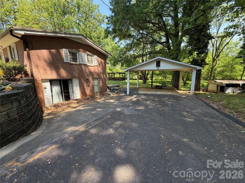 1044 Meadowbrook Lane, Newton, NC 28658.  MLS# CAR4374041, YatesRealty ID 14934. 