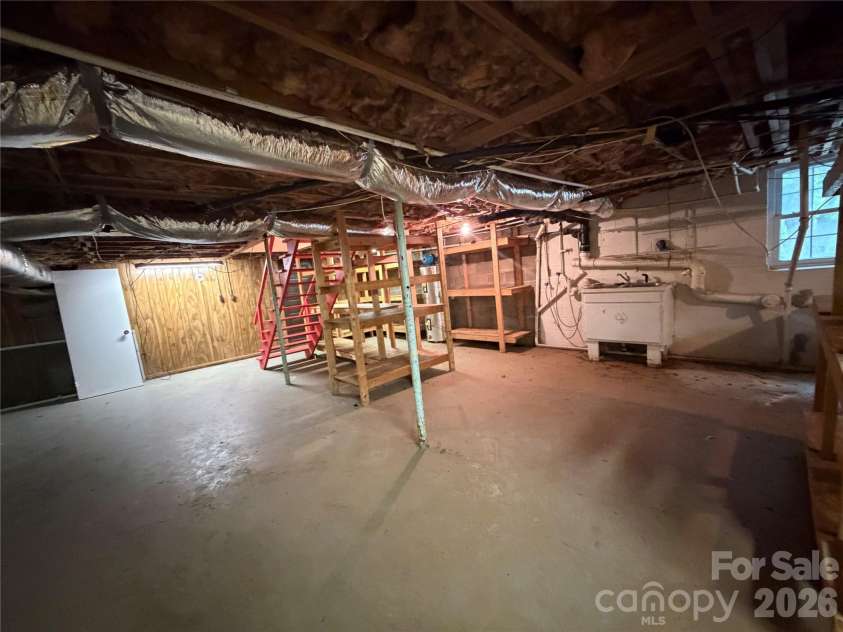 1044 Meadowbrook Lane, Newton, NC 28658.  MLS# CAR4374041, YatesRealty ID 14934. 