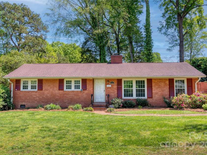 4925 Seacroft Road, Charlotte, NC 28210.  MLS# CAR4245256, YatesRealty ID 14934. 4925 SEACROFT ROAD