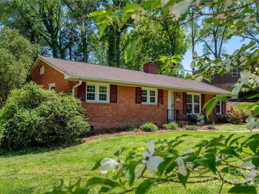 4925 Seacroft Road, Charlotte, NC 28210.  MLS# CAR4245256, YatesRealty ID 14934. 