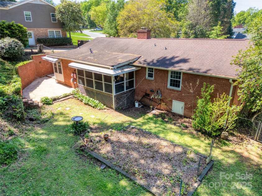 4925 Seacroft Road, Charlotte, NC 28210.  MLS# CAR4245256, YatesRealty ID 14934. 