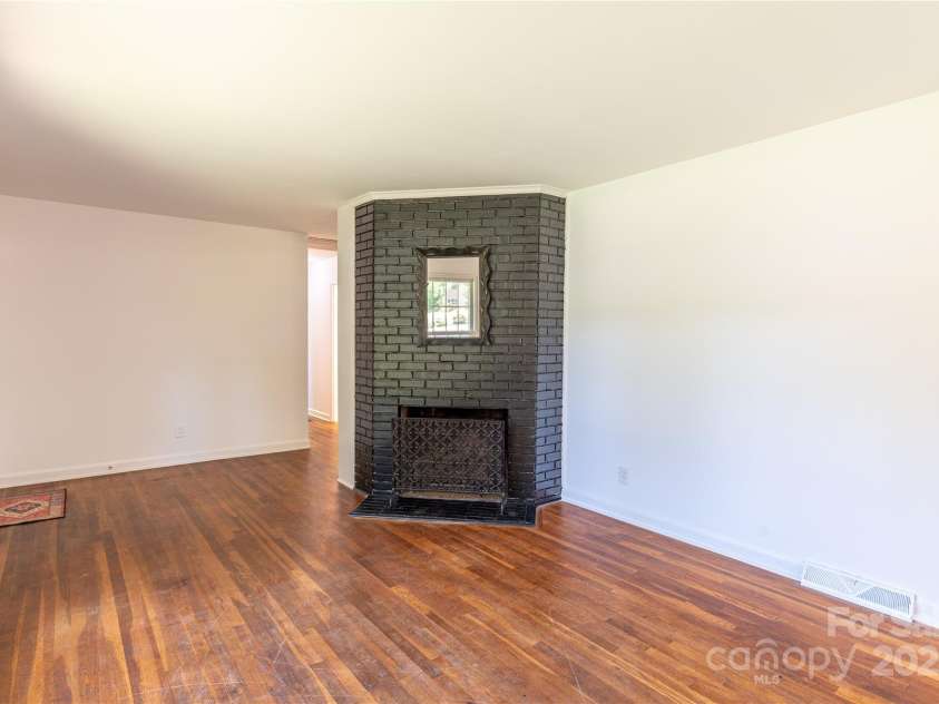 4925 Seacroft Road, Charlotte, NC 28210.  MLS# CAR4245256, YatesRealty ID 14934. 