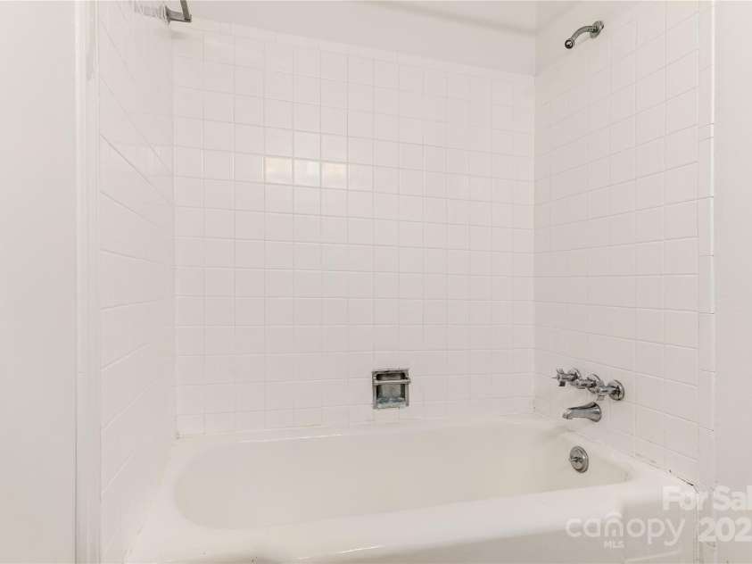 4925 Seacroft Road, Charlotte, NC 28210.  MLS# CAR4245256, YatesRealty ID 14934. 