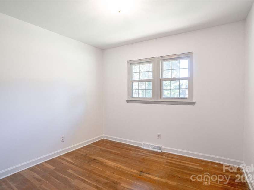 4925 Seacroft Road, Charlotte, NC 28210.  MLS# CAR4245256, YatesRealty ID 14934. BEDROOM 1