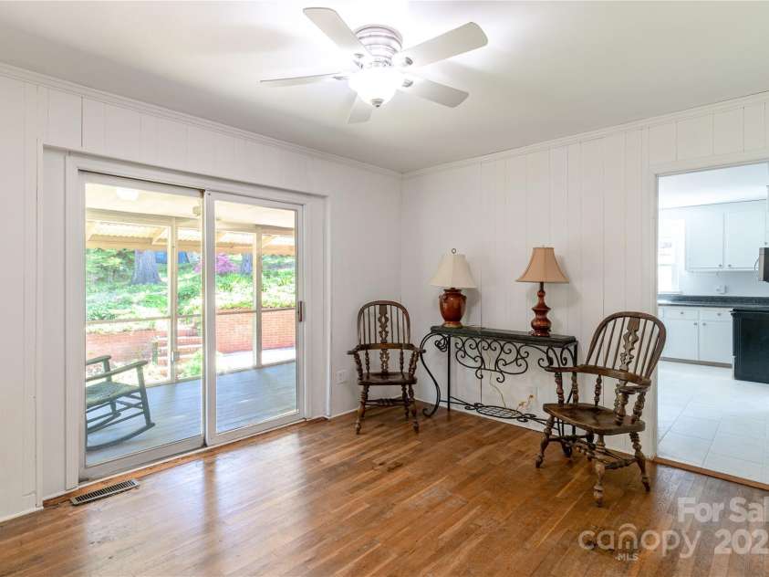 4925 Seacroft Road, Charlotte, NC 28210.  MLS# CAR4245256, YatesRealty ID 14934. DEN