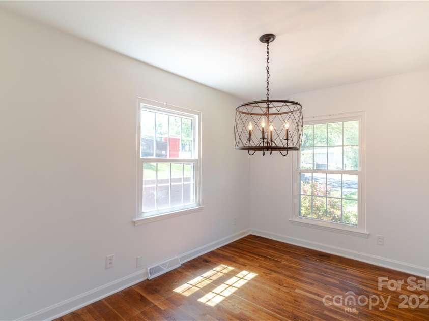 4925 Seacroft Road, Charlotte, NC 28210.  MLS# CAR4245256, YatesRealty ID 14934. DINING ROOM