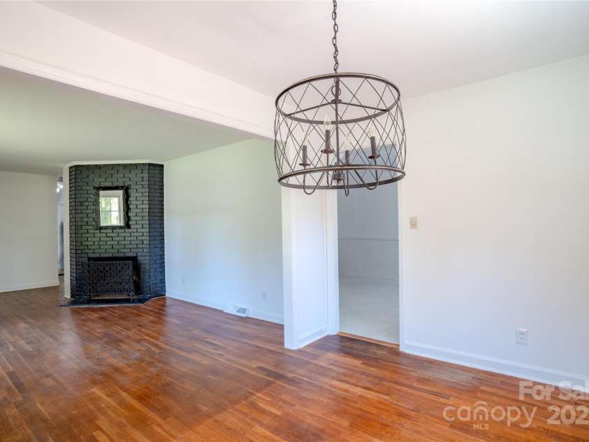 4925 Seacroft Road, Charlotte, NC 28210.  MLS# CAR4245256, YatesRealty ID 14934. DINING ROOM to LIVING ROOM