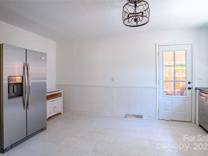 4925 Seacroft Road, Charlotte, NC 28210.  MLS# CAR4245256, YatesRealty ID 14934. KITCHEN