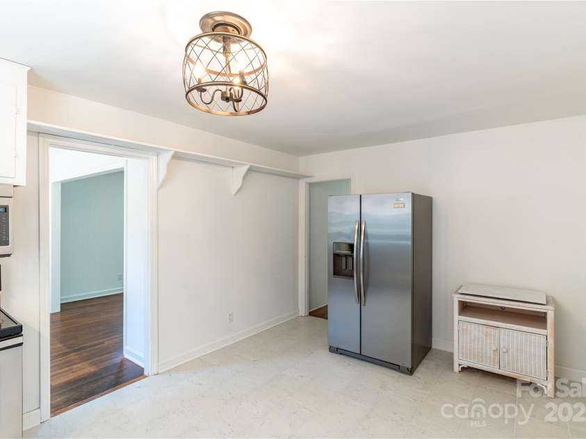 4925 Seacroft Road, Charlotte, NC 28210.  MLS# CAR4245256, YatesRealty ID 14934. KITCHEN