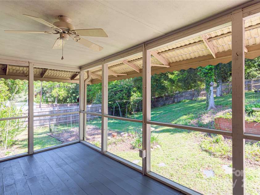 4925 Seacroft Road, Charlotte, NC 28210.  MLS# CAR4245256, YatesRealty ID 14934. SCREENED PORCH