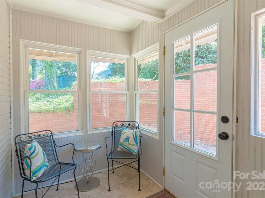 4925 Seacroft Road, Charlotte, NC 28210.  MLS# CAR4245256, YatesRealty ID 14934. SUN PORCH