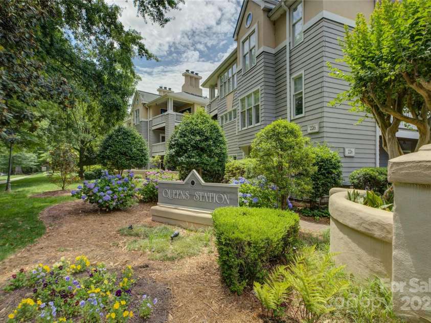 226 Queens Road, Charlotte, NC 28204.  MLS# CAR4261070, YatesRealty ID 14935. 