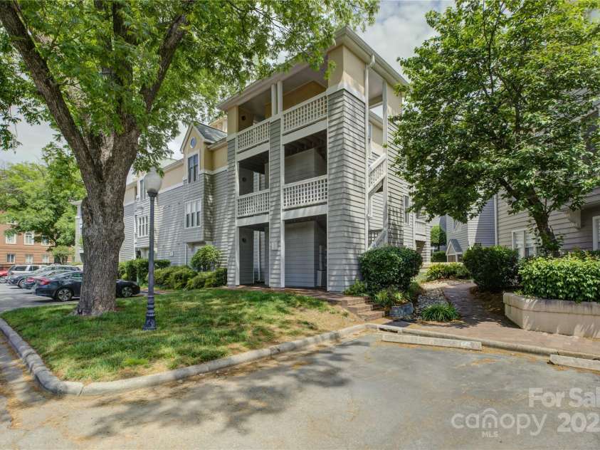 226 Queens Road, Charlotte, NC 28204.  MLS# CAR4261070, YatesRealty ID 14935. 