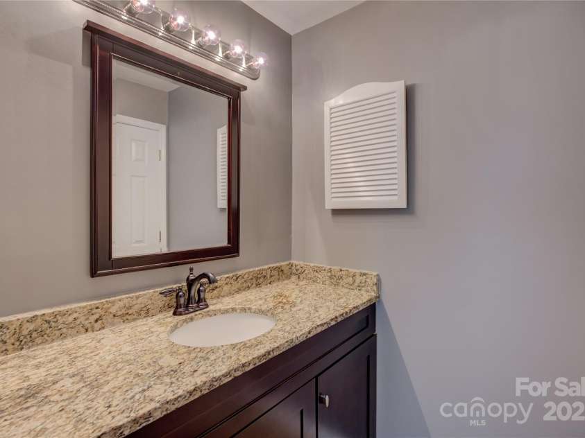 226 Queens Road, Charlotte, NC 28204.  MLS# CAR4261070, YatesRealty ID 14935. 