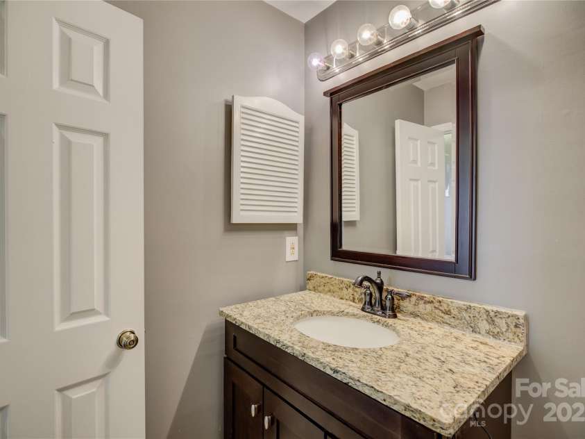 226 Queens Road, Charlotte, NC 28204.  MLS# CAR4261070, YatesRealty ID 14935. 