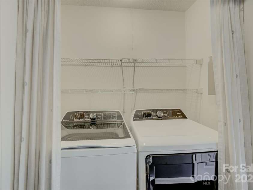 226 Queens Road, Charlotte, NC 28204.  MLS# CAR4261070, YatesRealty ID 14935. Washer & Dryer