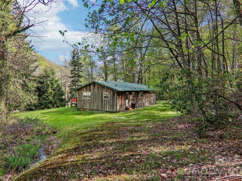 28 Mull Cove Road, Maggie Valley, NC 28751.  MLS# CAR4373936, YatesRealty ID 14935. 