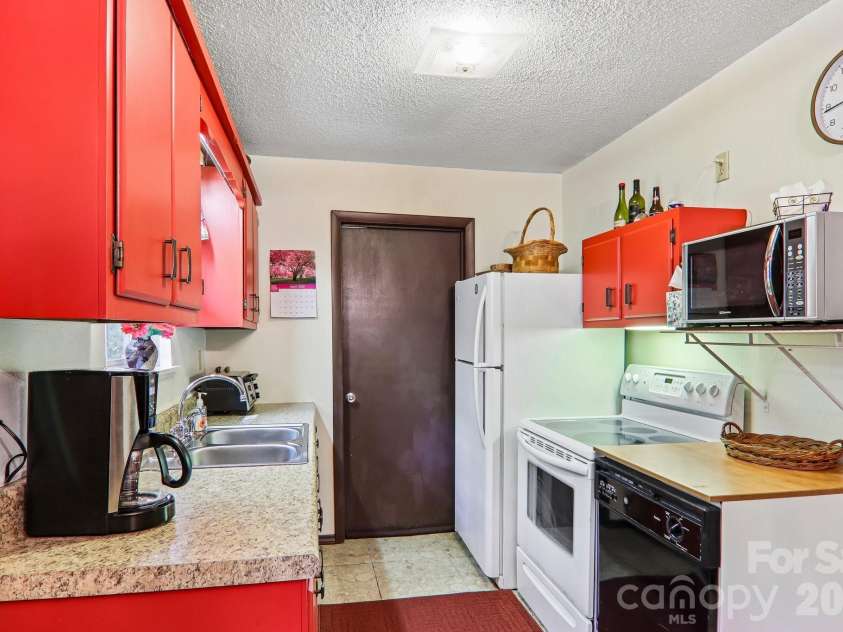 28 Mull Cove Road, Maggie Valley, NC 28751.  MLS# CAR4373936, YatesRealty ID 14935. 