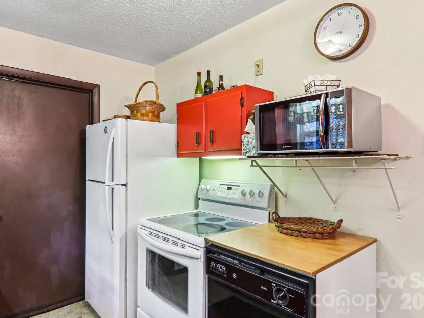 28 Mull Cove Road, Maggie Valley, NC 28751.  MLS# CAR4373936, YatesRealty ID 14935. 