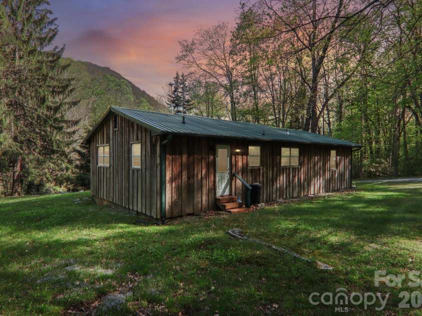 28 Mull Cove Road, Maggie Valley, NC 28751.  MLS# CAR4373936, YatesRealty ID 14935. 