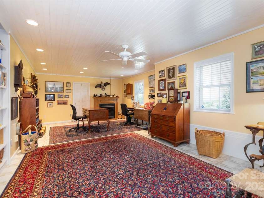 50 Appleola Road, Hendersonville, NC 28792.  MLS# CAR4262656, YatesRealty ID 14936. 2nd Primary Suite