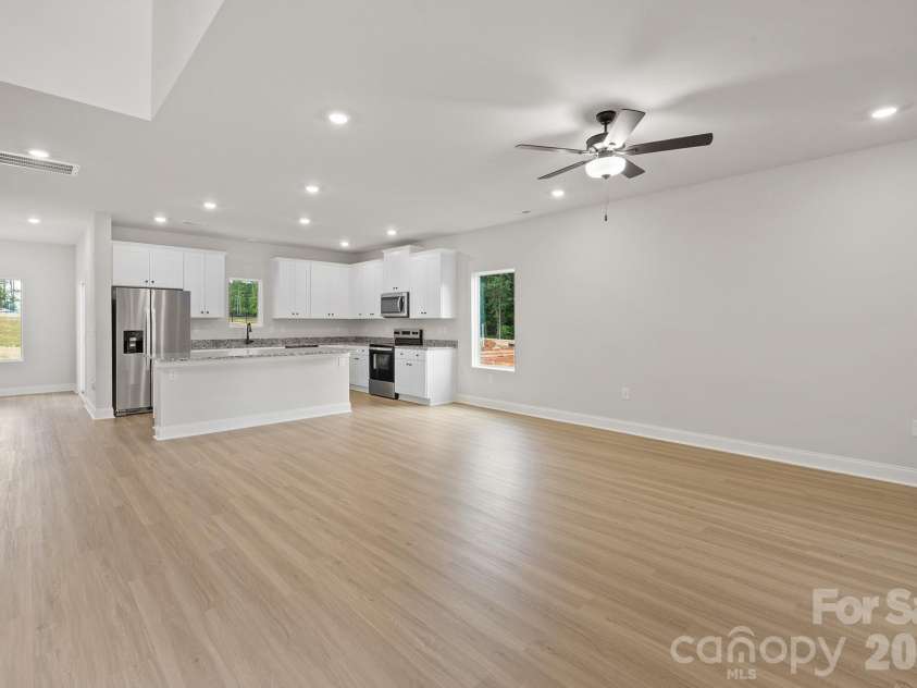 6602 Fairford Drive, Charlotte, NC 28215.  MLS# CAR4374132, YatesRealty ID 14936. 