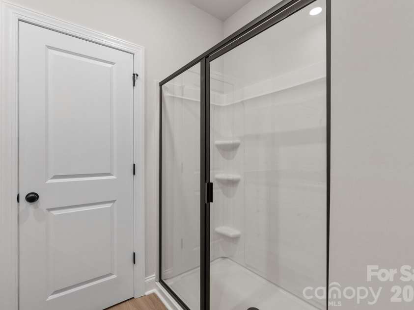 6602 Fairford Drive, Charlotte, NC 28215.  MLS# CAR4374132, YatesRealty ID 14936. 