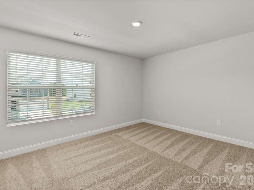 6602 Fairford Drive, Charlotte, NC 28215.  MLS# CAR4374132, YatesRealty ID 14936. 
