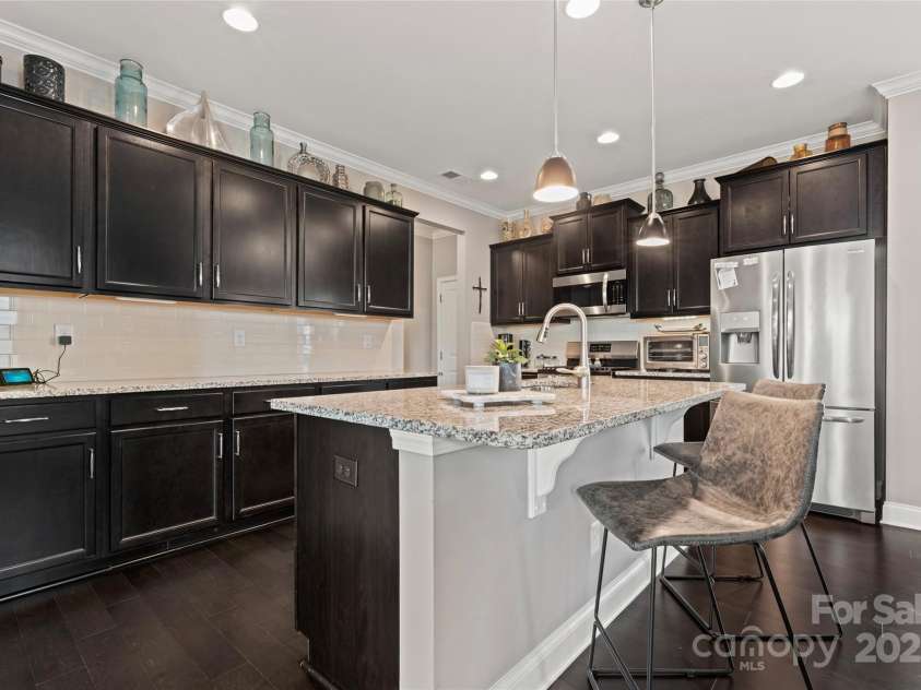 919 Pennington Drive, Lancaster, SC 29720.  MLS# CAR4228874, YatesRealty ID 14937. Beautiful dark cabinets with stainless steel appliances