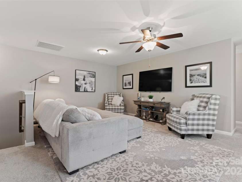 919 Pennington Drive, Lancaster, SC 29720.  MLS# CAR4228874, YatesRealty ID 14937. Large Loft