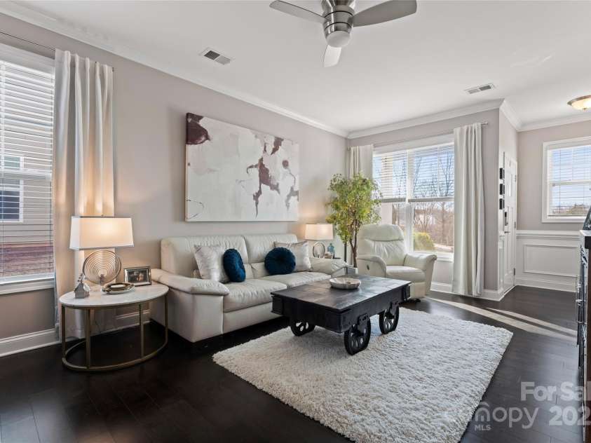 919 Pennington Drive, Lancaster, SC 29720.  MLS# CAR4228874, YatesRealty ID 14937. Living Room