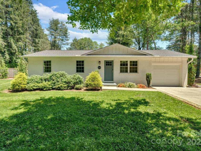 342 Silversteen Drive, Brevard, NC 28712.  MLS# CAR4261211, YatesRealty ID 14938. 