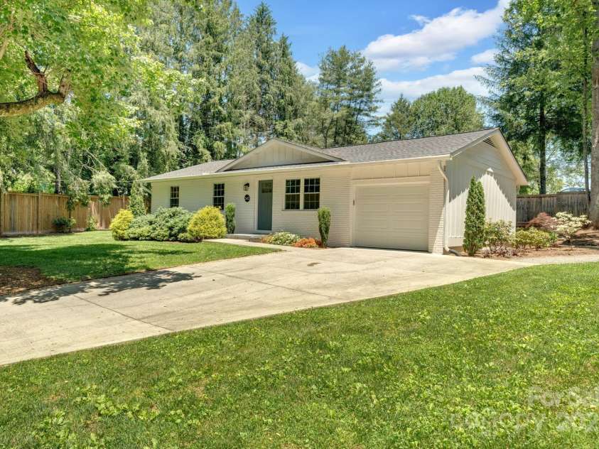 342 Silversteen Drive, Brevard, NC 28712.  MLS# CAR4261211, YatesRealty ID 14938. 