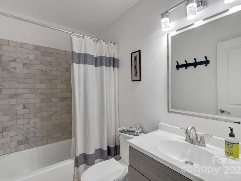 342 Silversteen Drive, Brevard, NC 28712.  MLS# CAR4261211, YatesRealty ID 14938. Hallway bath
