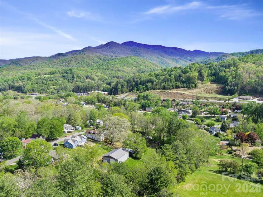 45 Summit Street, Burnsville, NC 28714.  MLS# CAR4372518, YatesRealty ID 14938. 