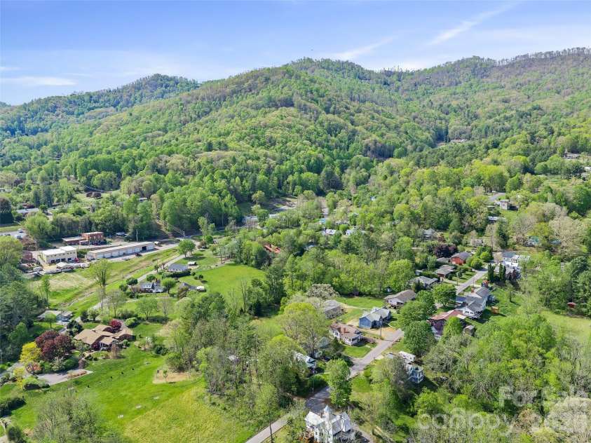 45 Summit Street, Burnsville, NC 28714.  MLS# CAR4372518, YatesRealty ID 14938. 