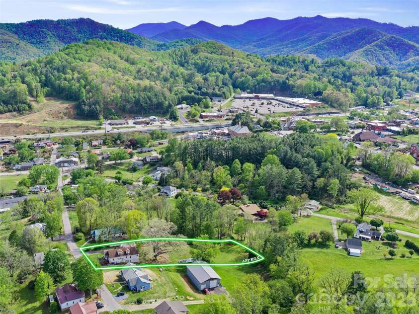 45 Summit Street, Burnsville, NC 28714.  MLS# CAR4372518, YatesRealty ID 14938. Approximate Lot Boundary
