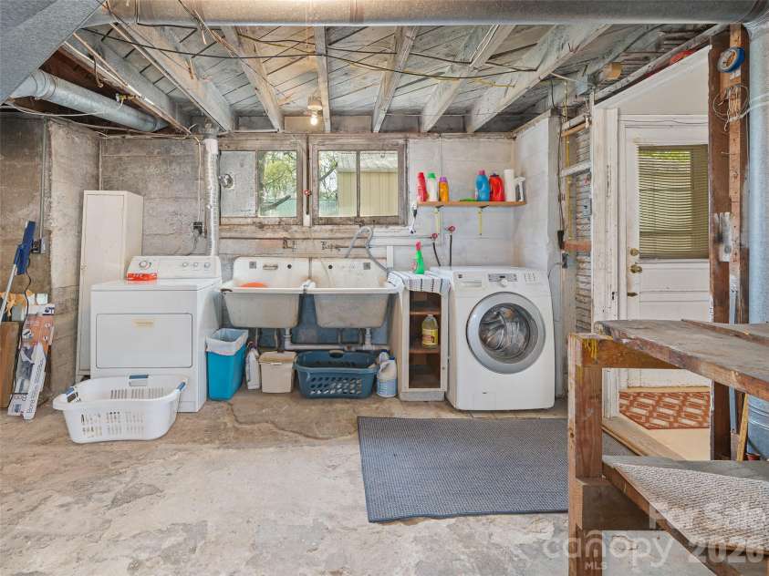 45 Summit Street, Burnsville, NC 28714.  MLS# CAR4372518, YatesRealty ID 14938. Basement & Laundry Hookup