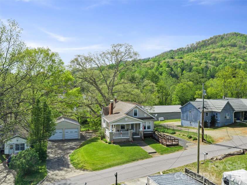 45 Summit Street, Burnsville, NC 28714.  MLS# CAR4372518, YatesRealty ID 14938. Built in 1920