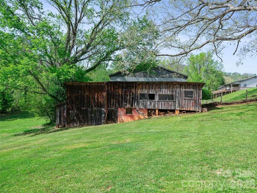 45 Summit Street, Burnsville, NC 28714.  MLS# CAR4372518, YatesRealty ID 14938. Family Barn