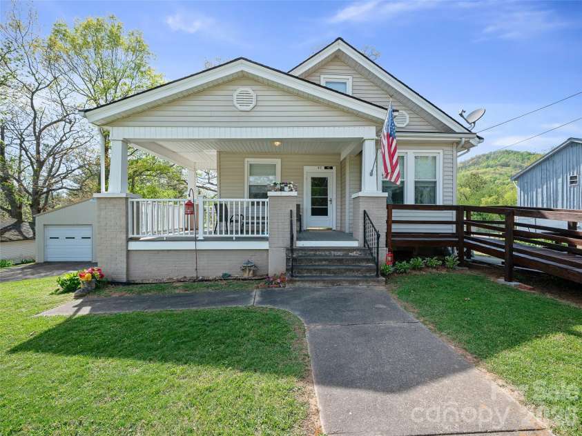 45 Summit Street, Burnsville, NC 28714.  MLS# CAR4372518, YatesRealty ID 14938. Front View of House