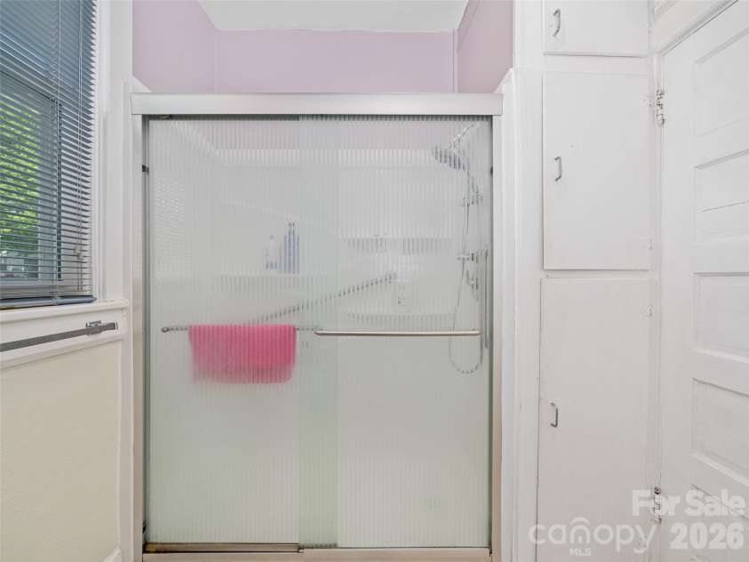 45 Summit Street, Burnsville, NC 28714.  MLS# CAR4372518, YatesRealty ID 14938. Full Bathroom with Step-In Shower