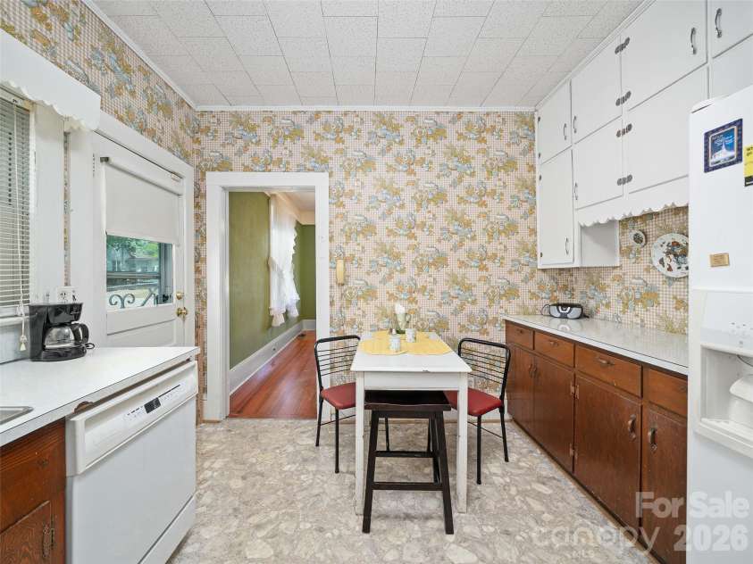 45 Summit Street, Burnsville, NC 28714.  MLS# CAR4372518, YatesRealty ID 14938. Kitchen