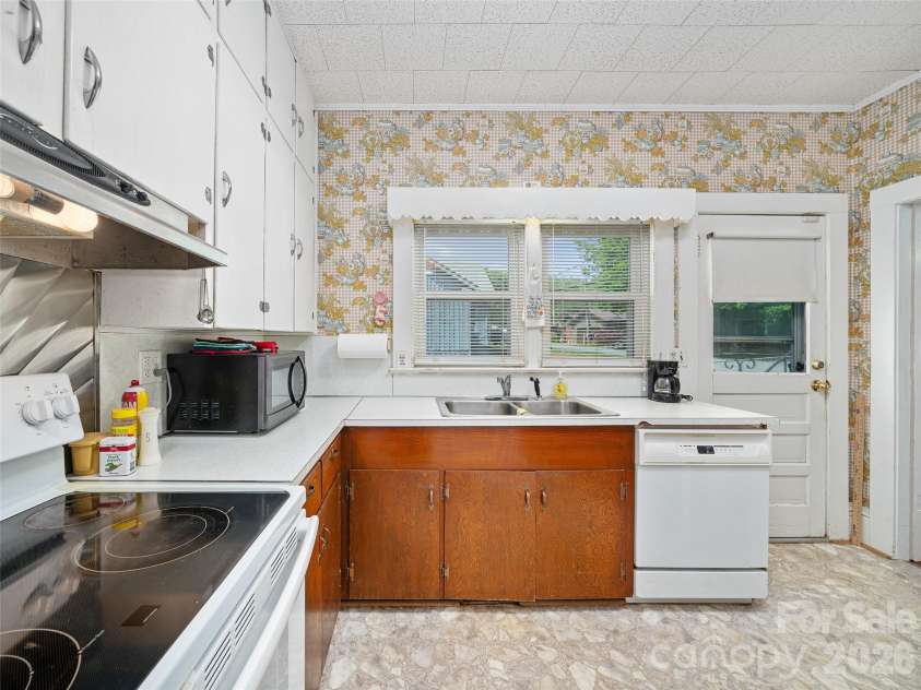 45 Summit Street, Burnsville, NC 28714.  MLS# CAR4372518, YatesRealty ID 14938. Kitchen